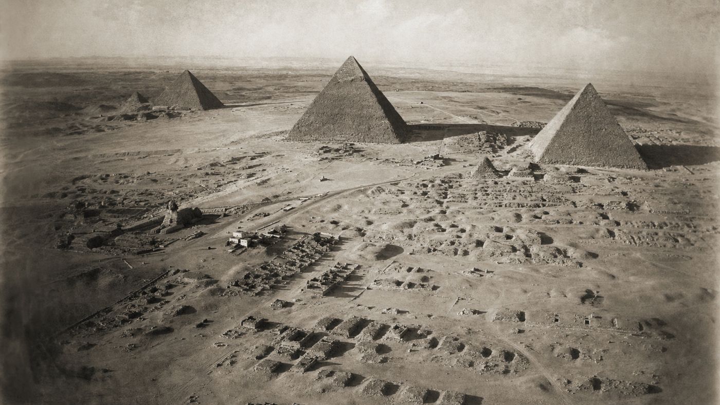 Oblique black-and-white view of the necropolis from low altitude, 1930s