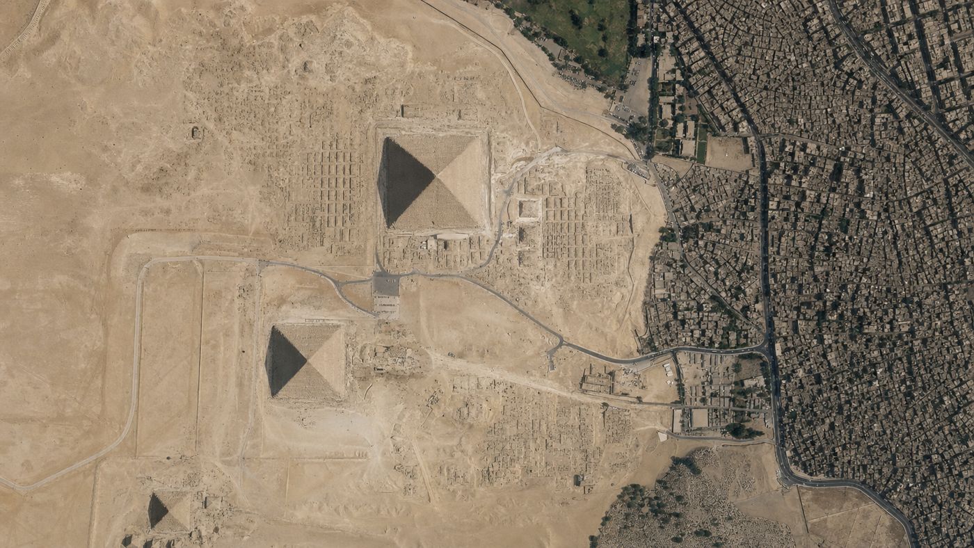 Vertical satellite view of the plateau with a sharp boundary to the city