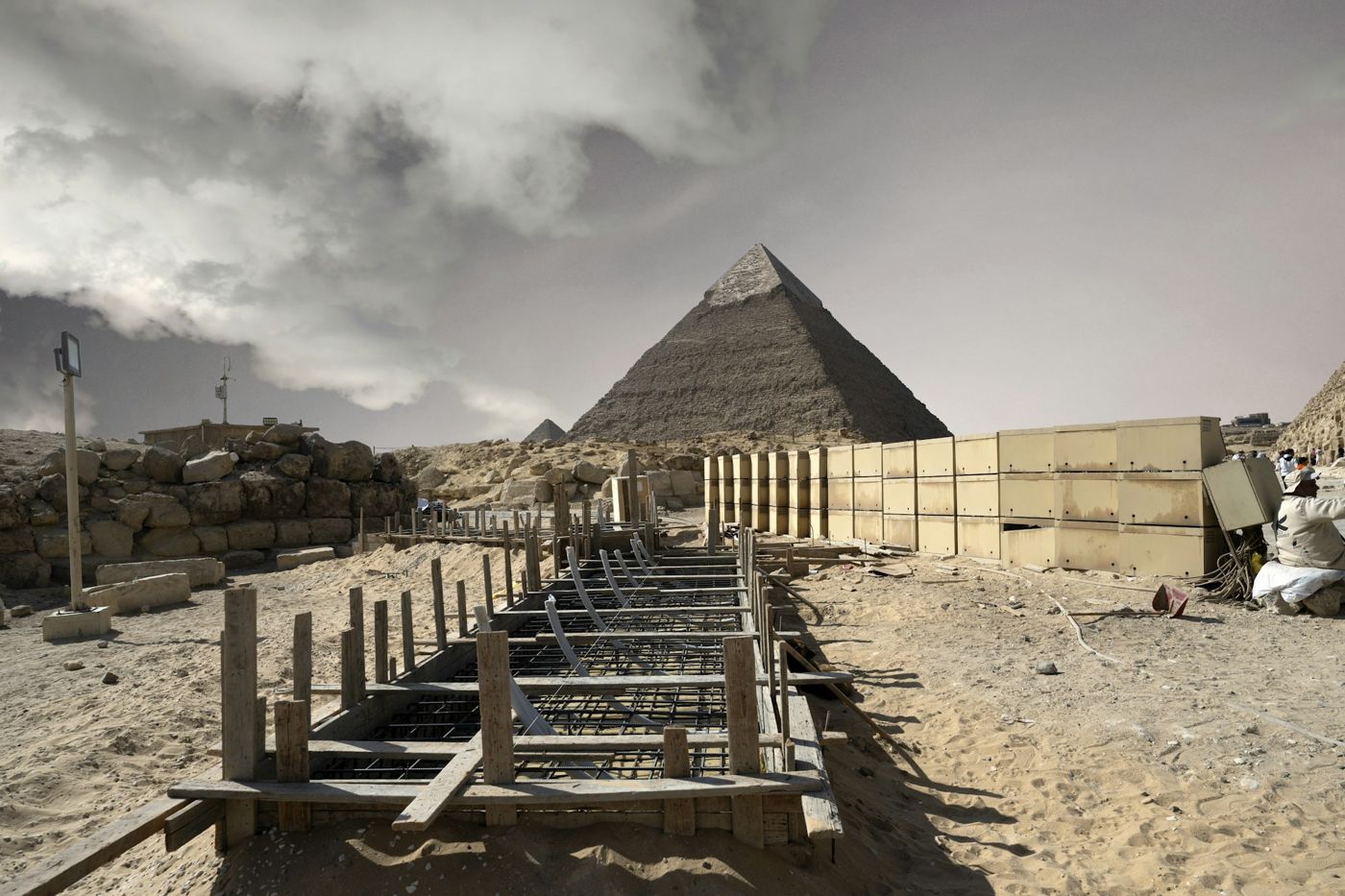 Round storage silos and bakeries in the excavation area of the workers' settlement