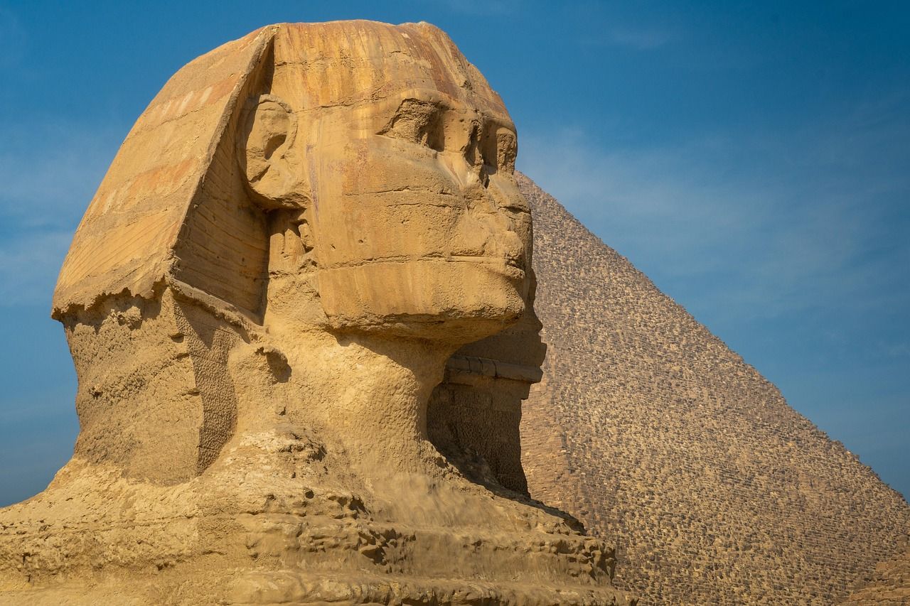 Le Sphinx de profil depuis le sud avec le corps allongé