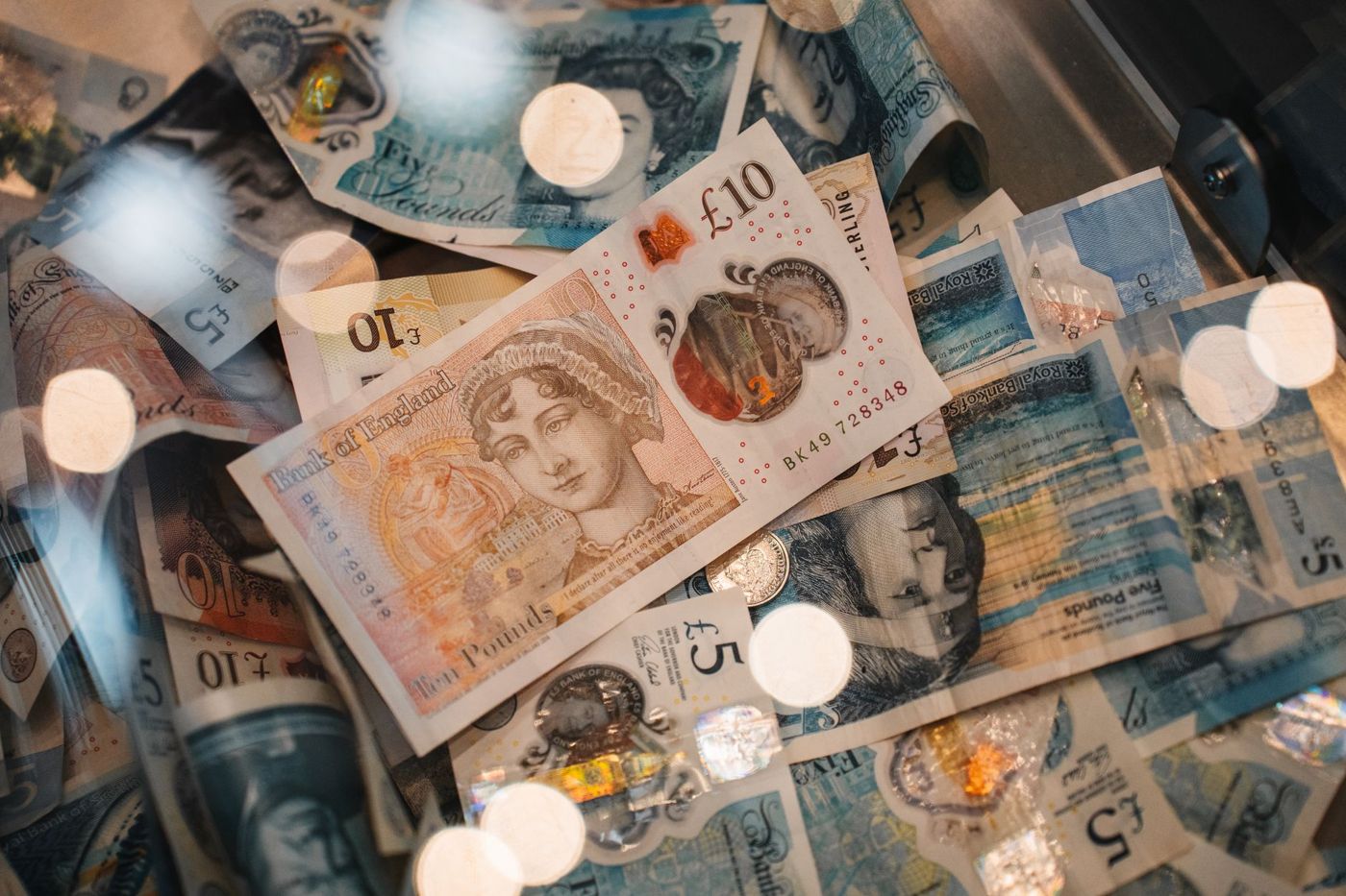 Egyptian pound notes of various denominations on a table